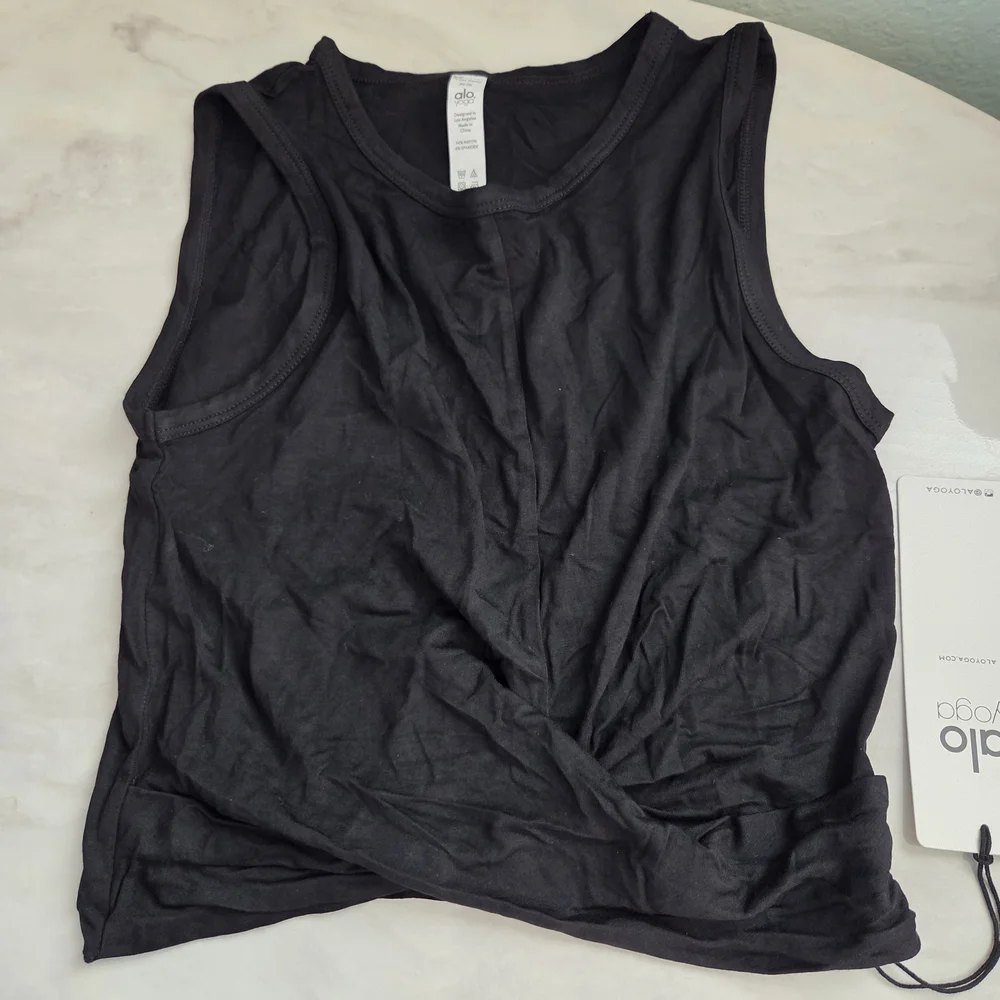 ALO Yoga chic black